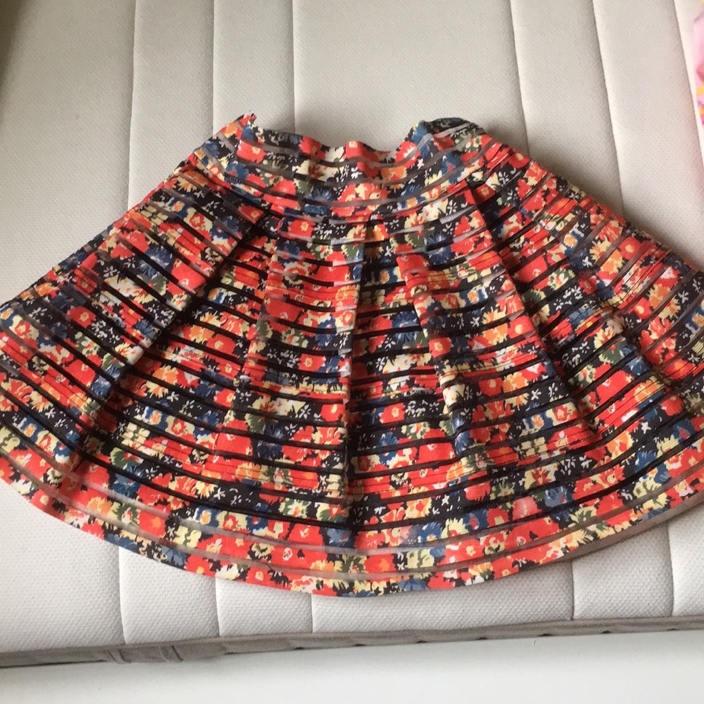 Amazingly cute skirt, puffy . Size 10
